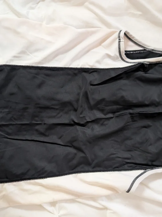 Sleeveless Black and White Athletic Zip Front Rash guard - Picture 2 of 2